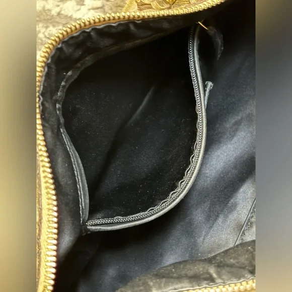 Yves Saint Laurent Cream and Gold Shoulder Bag - Picture 8 of 11